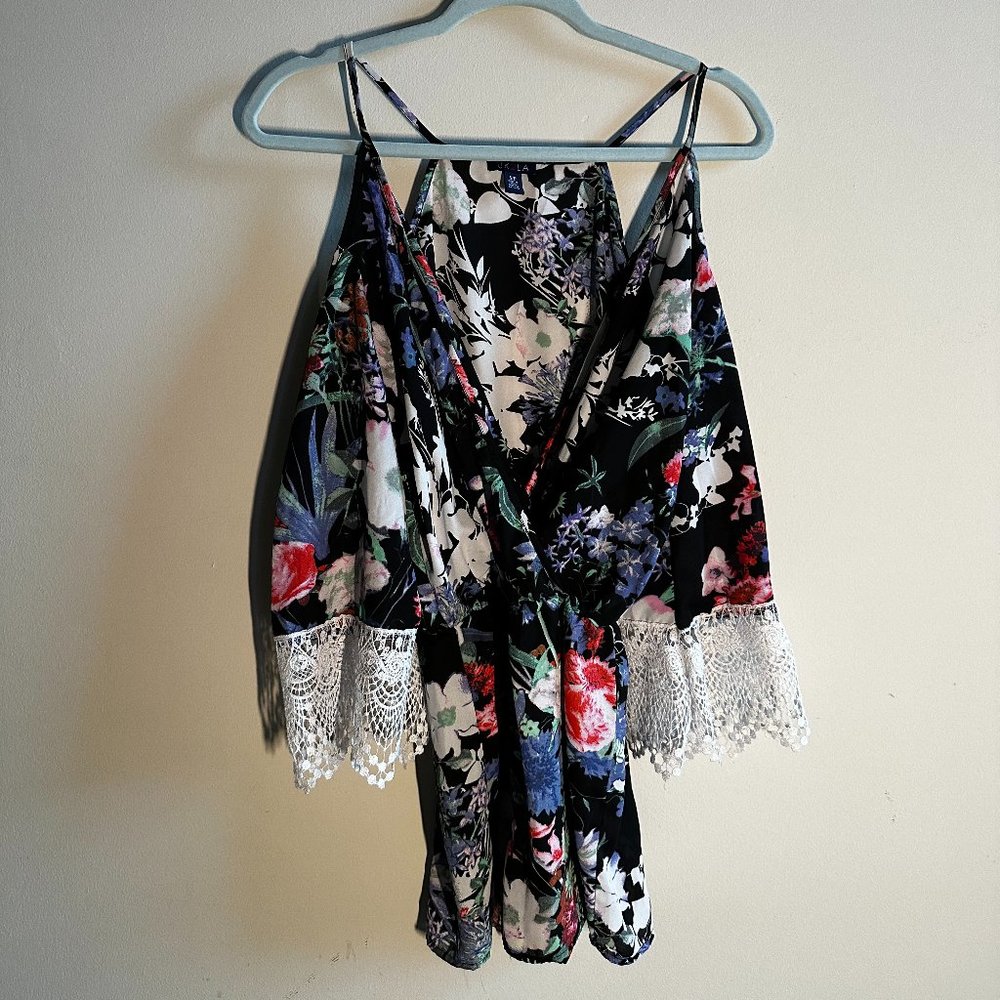 UK2LA floral romper with flowy crochet sleeves